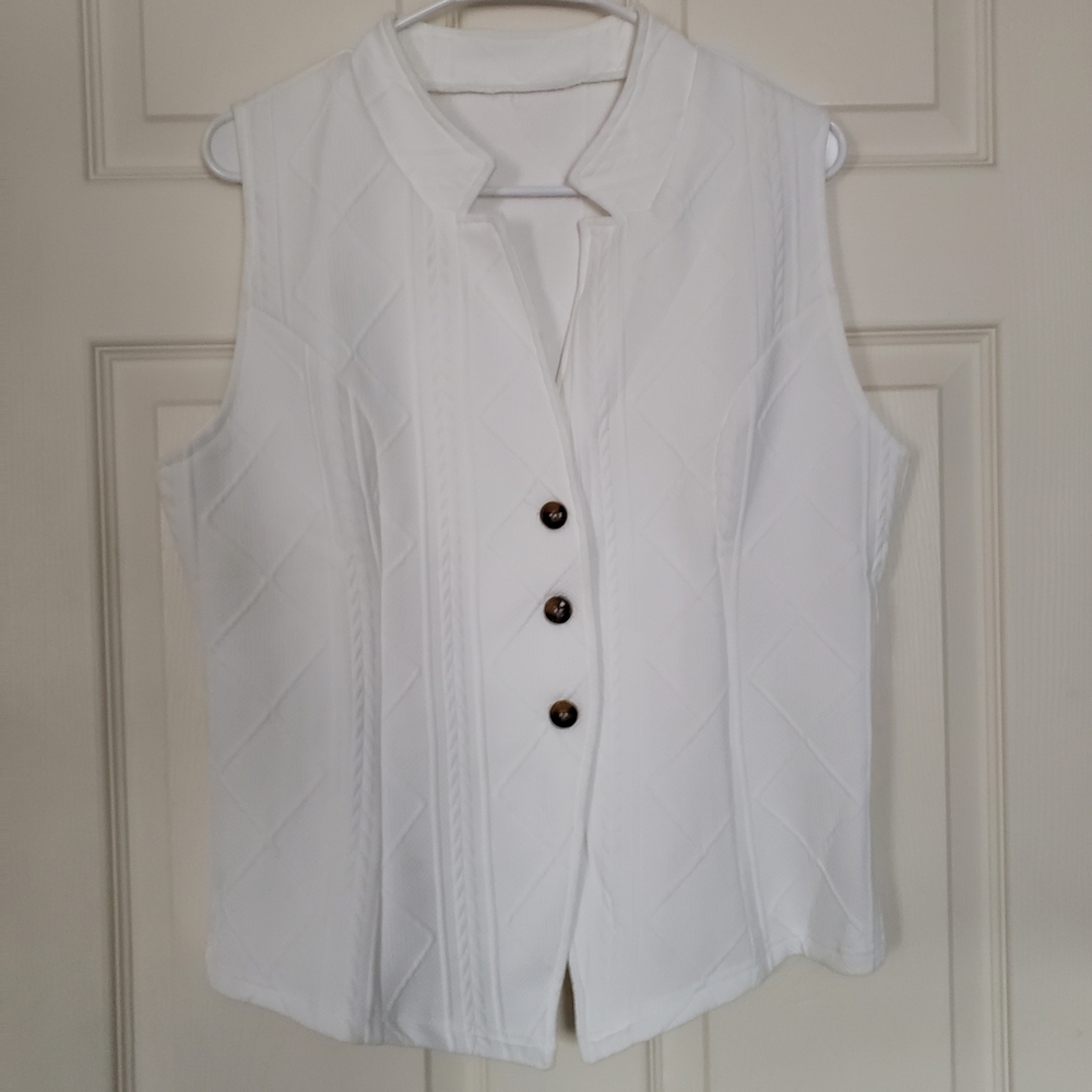 💢5/$10💢 Boutine LA White Quilted Button Down Shirt
